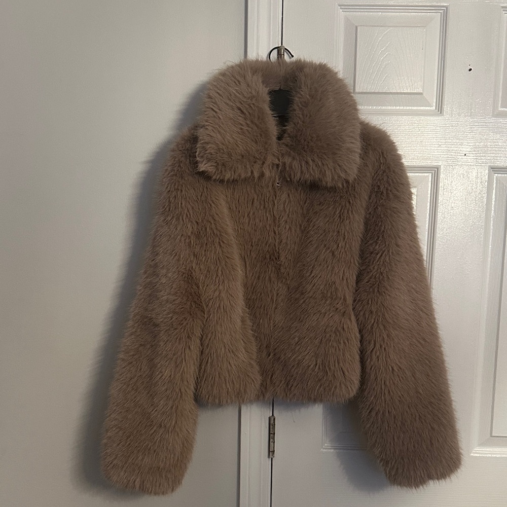 GAP Faux Fur Jacket in Tan - size M